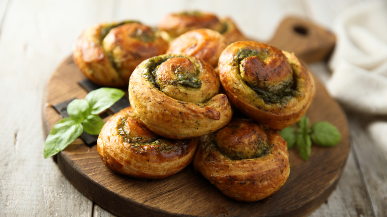 pinwheels with pesto sauce