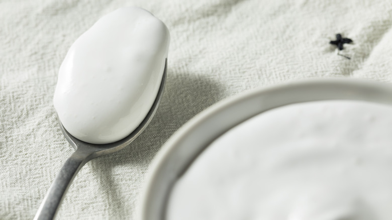 Marshmallow spread in bowl