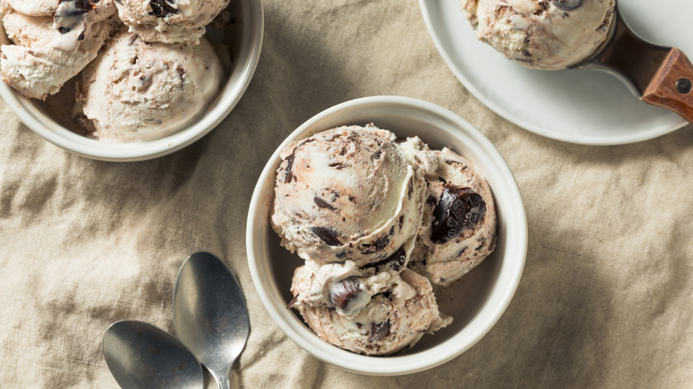 Moose tracks ice cream