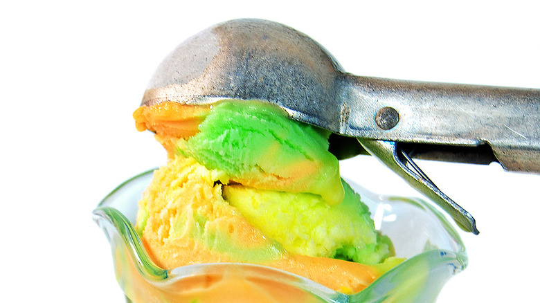 Ice cream scooping sherbet