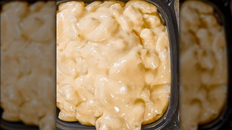 Macaroni and cheese in black dish