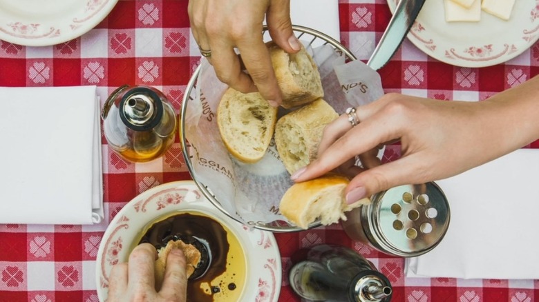 Maggiano's bread and oil