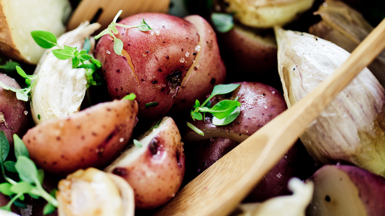 Potato and garlic roast