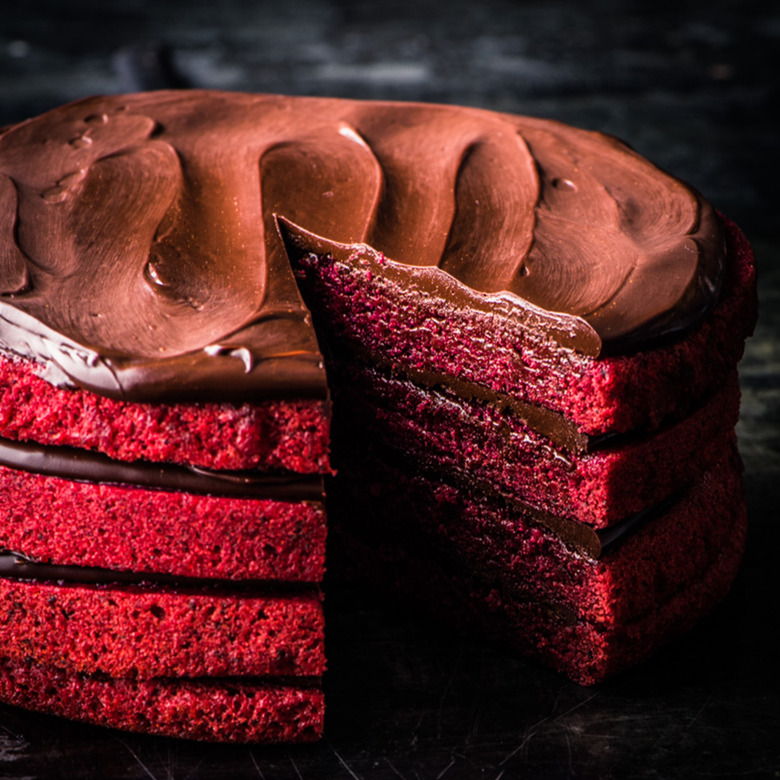 Chocolate & Beetroot Cake with Sour Cream & Lemon Icing – A Pinch of Saffron