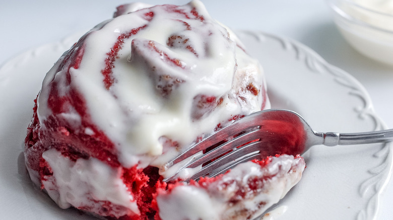 red velvet cinnamon roll with icing