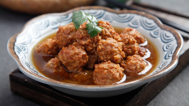 Lion's head meatballs in a dish