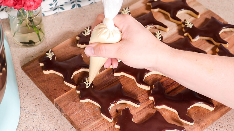 decorating reindeer cookies with icing