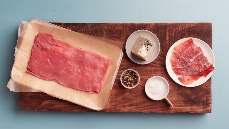 Some ingredients for beef cordon bleu