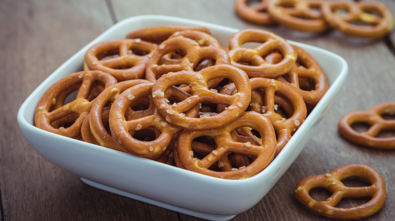 hard salty pretzels bowl