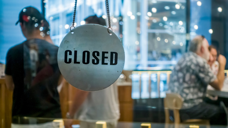 Restaurant closed sign