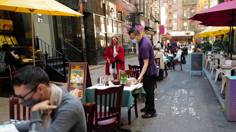 Outdoor dining in New York