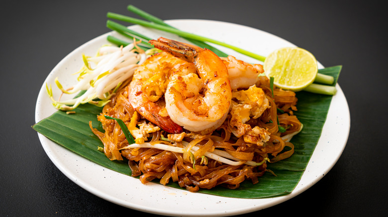 Shrimp pad thai on plate