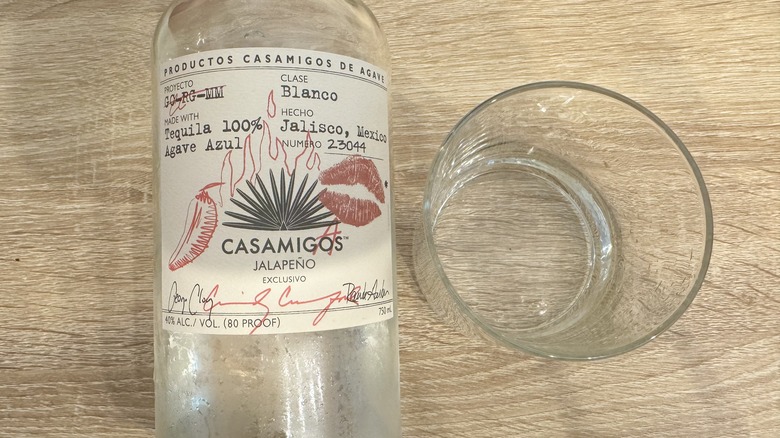 Casamigas label and cup