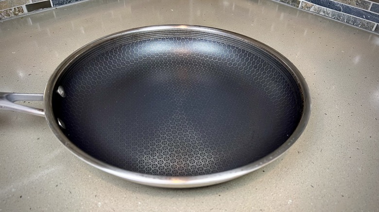 HexClad 10-inch hybrid pan