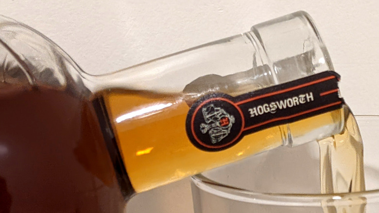 Hogsworth bottle pouring closeup