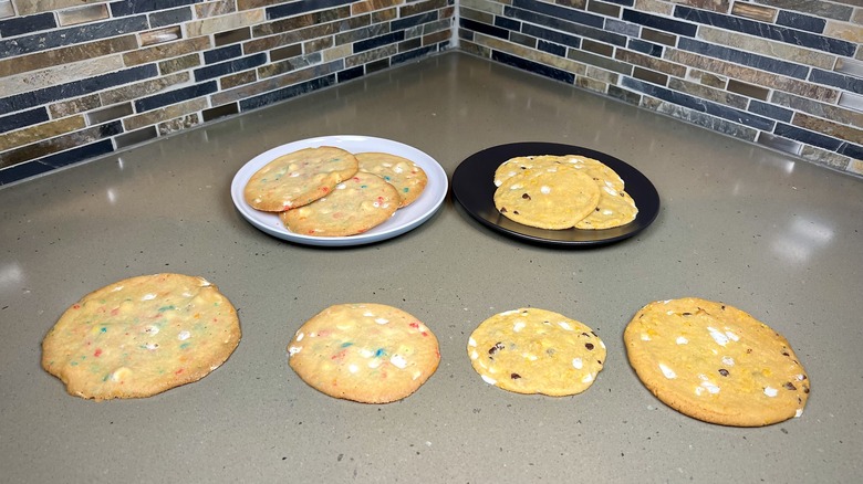 Several sizes of cookies