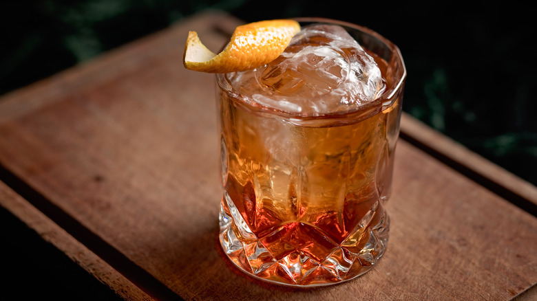 Old-Fashioned whiskey cocktail tumbler