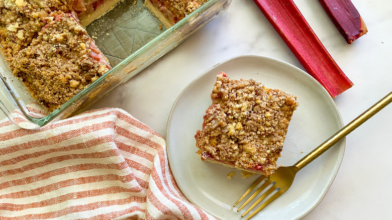Rhubarb Cinnamon Crumble Cake Recipe