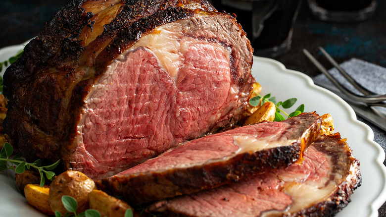 sliced prime rib on plate