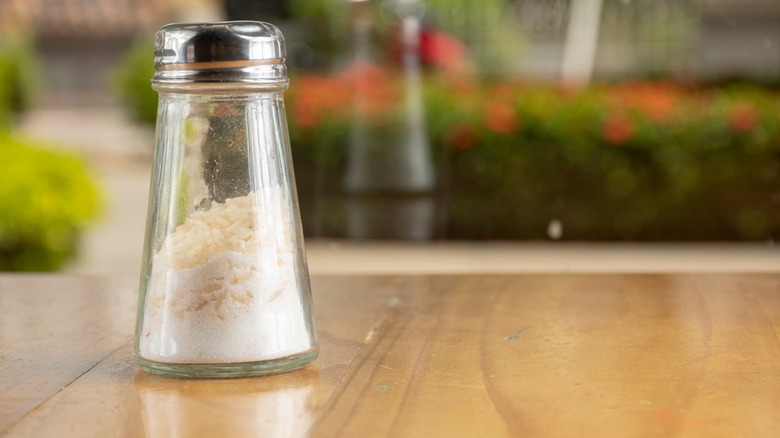 salt with grains of rice