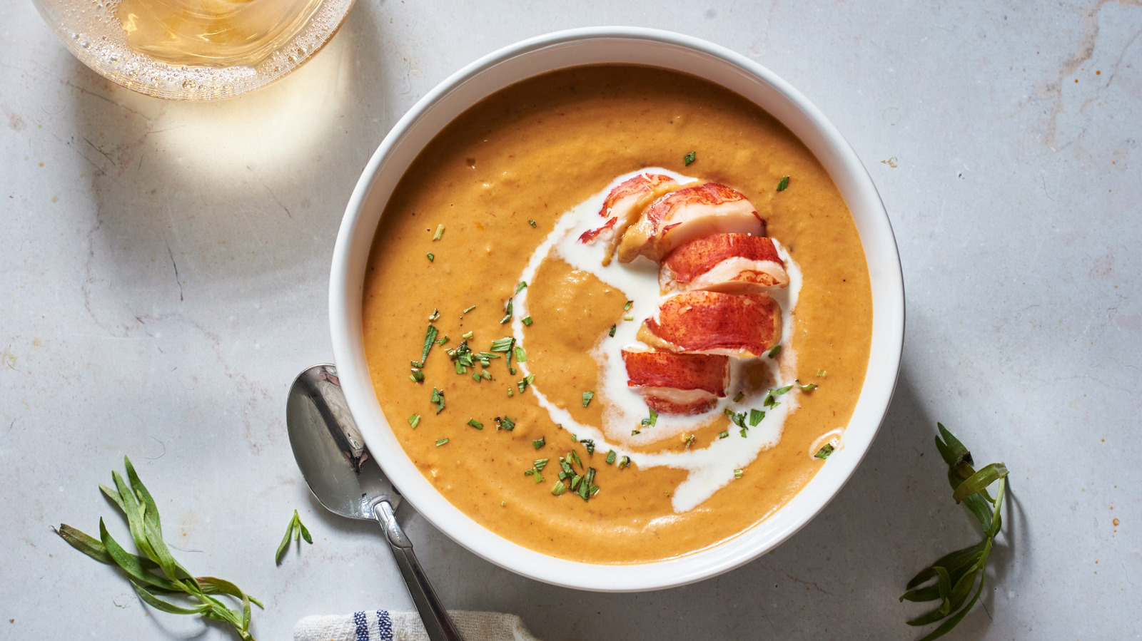 https://www.tastingtable.com/img/gallery/rich-and-creamy-lobster-bisque-recipe/l-intro-1688145019.jpg