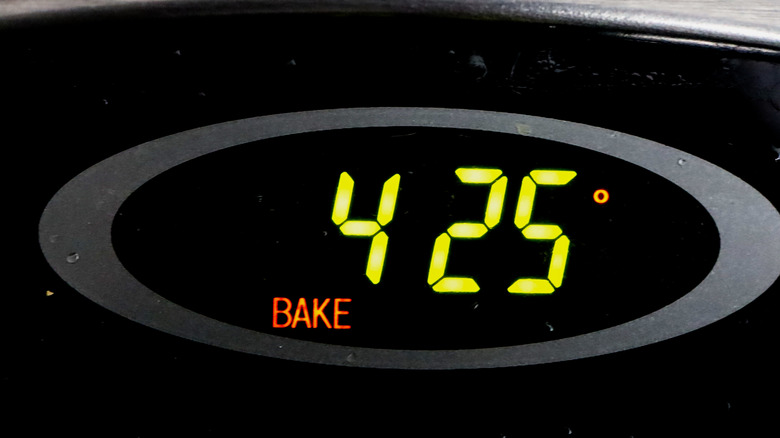 oven temperature showing 425 degrees