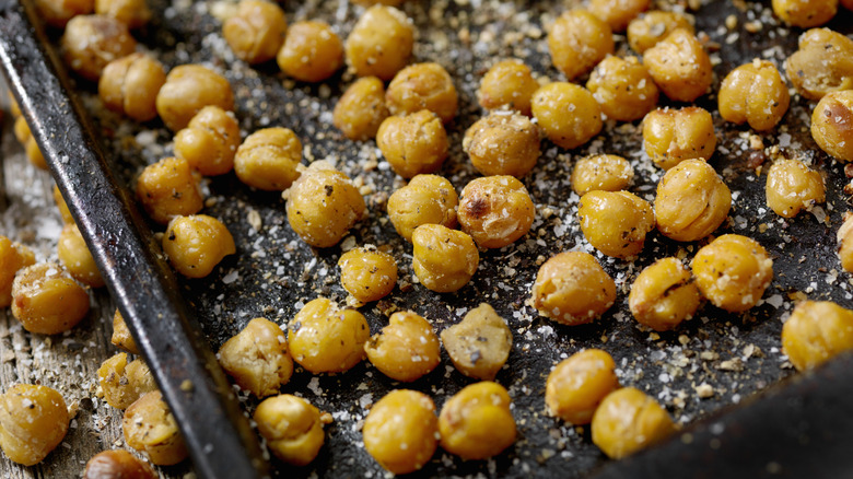 crisp roasted chickpeas