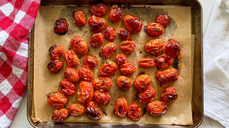 Roasted tomatoes in pan