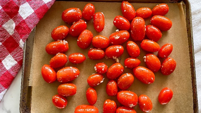 tomatoes on baking sheet 