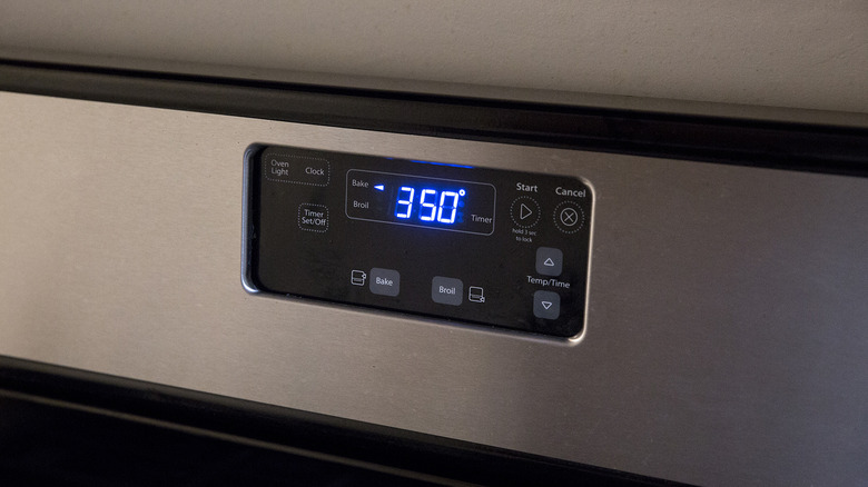 oven display showing preheat symbol