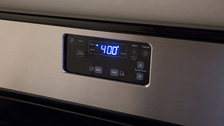 oven display showing preheat symbol