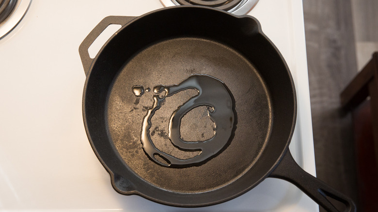 oil in cast iron skillet 