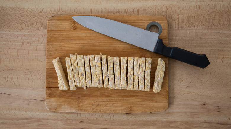 sliced tempeh on cutting board 