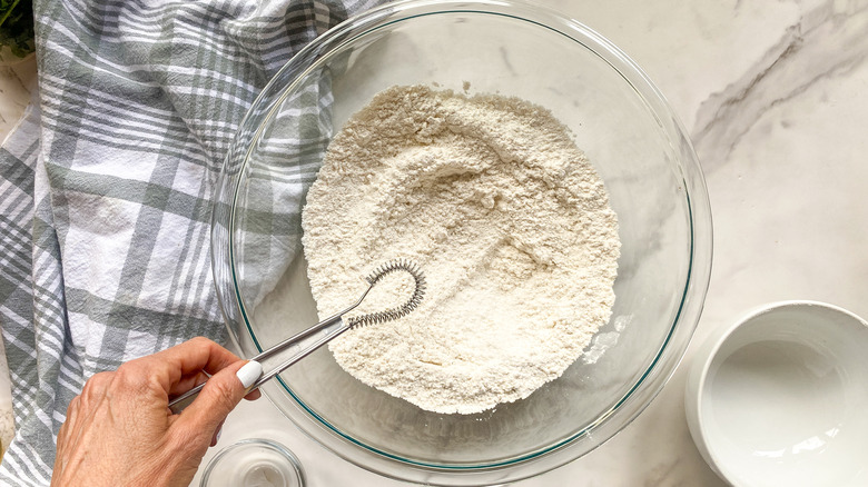 flour in glass bowl