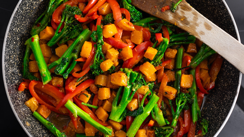 squash broccoli stir-fry in pan