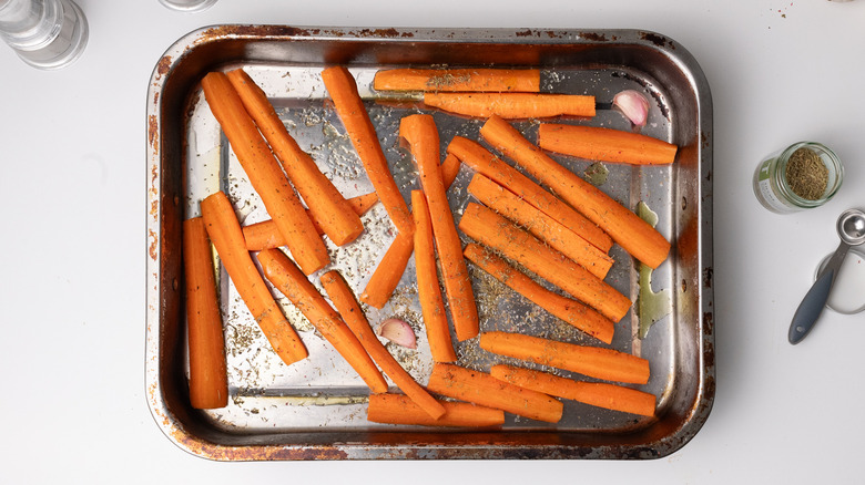carrots in a roasting tray