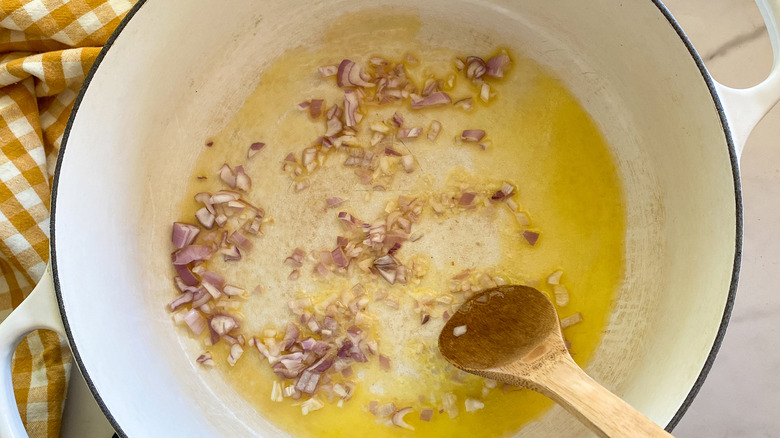 shallots in pot