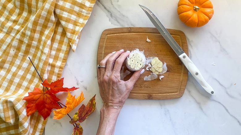 cut garlic bulb 