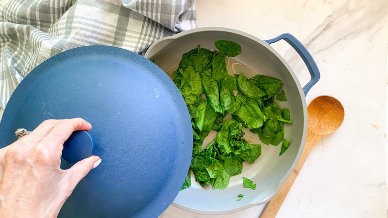 spinach in pan