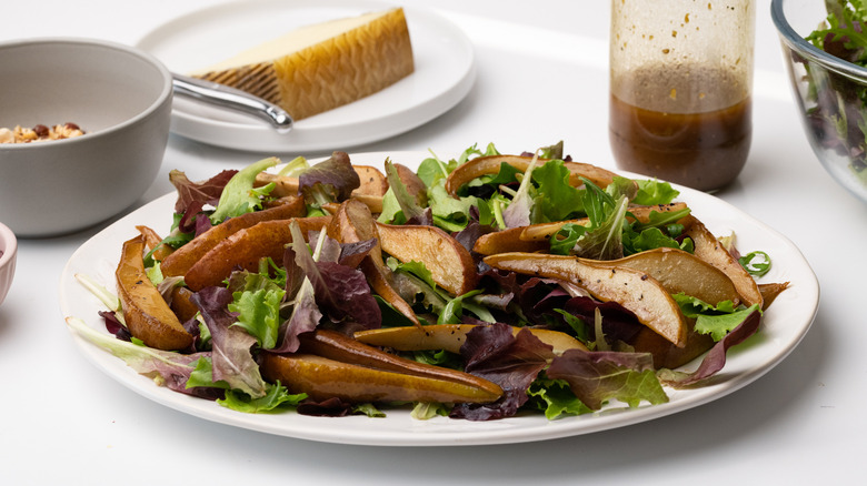 Assembling a pear salad 