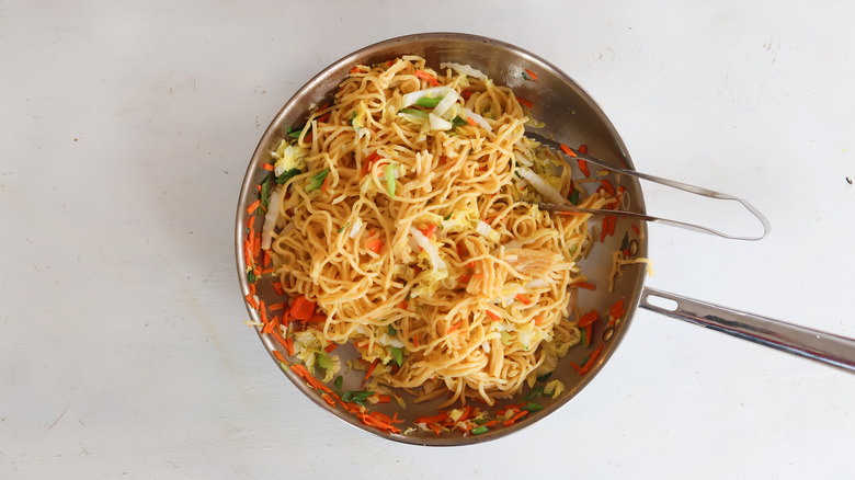 noodle vegetable stir fry in pan