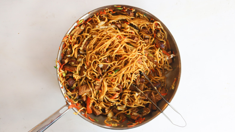 roasted pork lo mein in pan