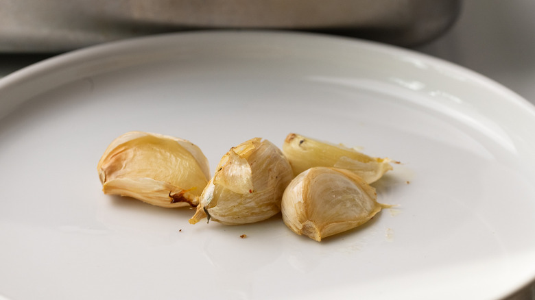 roasted garlic cloves 