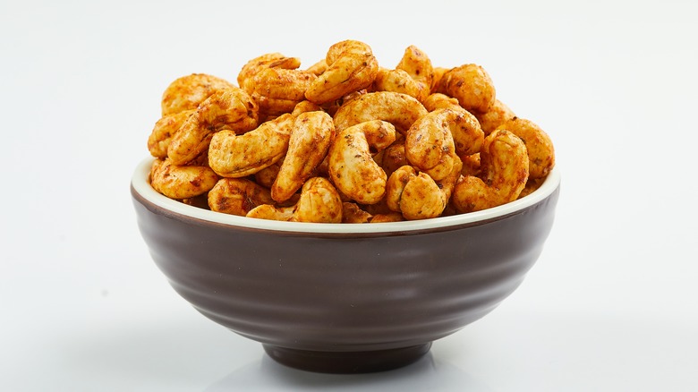 Spicy roasted cashews 