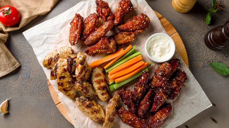 Wings with dipping sauce and veggies