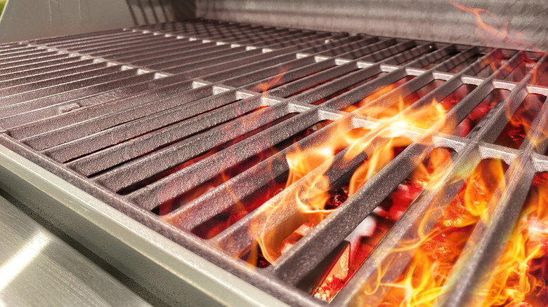 Grill grate with flames