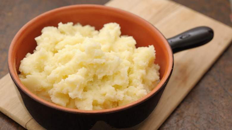 mashed potatoes in pot