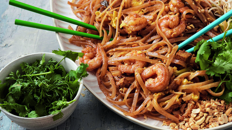 shrimp pad thai with herbs