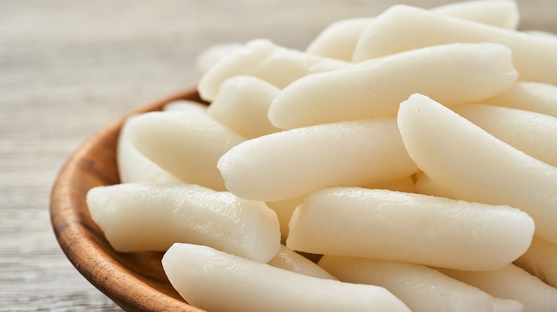 cylindrical tteok 