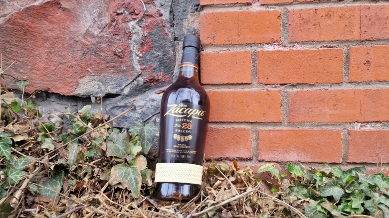 zacapa 23 rum bottle